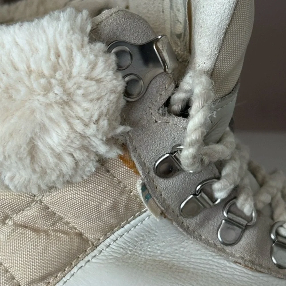 Toms x  stars wars Cream‎ and Gray Winter Boots